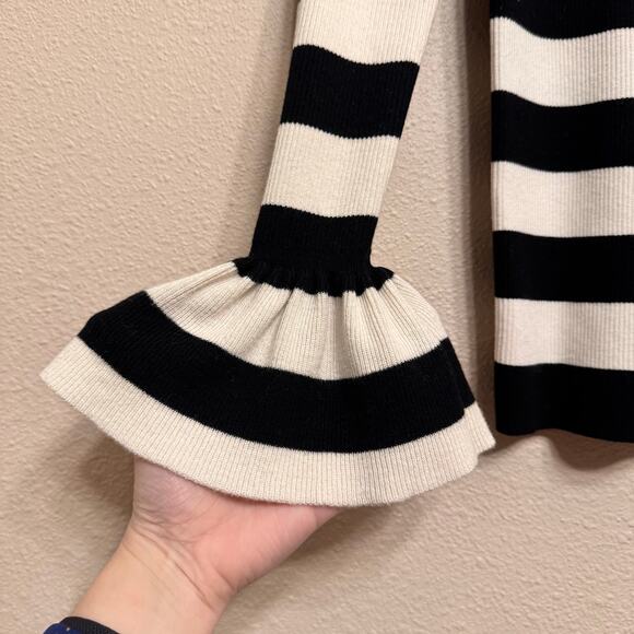 Lauren Ralph Striped Sweater M Black White Bell Sleeve Knit Pullover Preppy - Picture 4 of 9